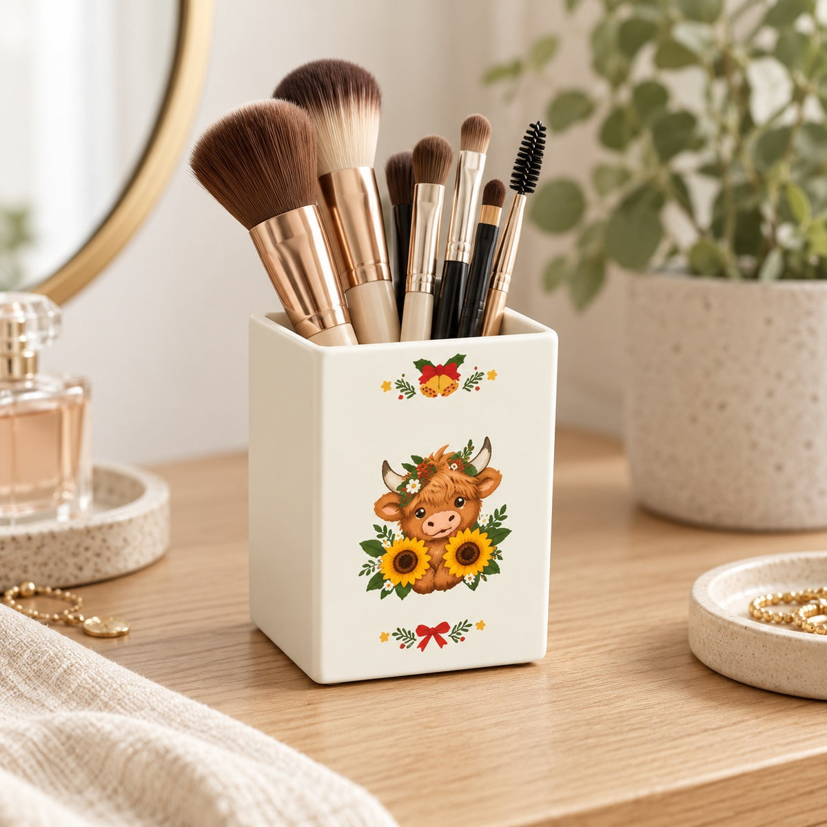 Sunflower Highland Cow Pen & Brush Holder. makeup brushes.
